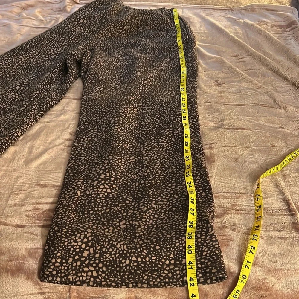 EUC Fabletics Cozy Fleece Wide Leg Sweatpants - Picture 9 of 10